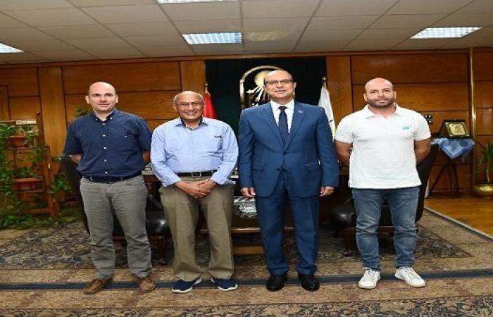 رئيس جامعة أسيوط يستقبل وفدًا فرنسيًا أكاديميًا في زيارة علمية لكلية العلوم