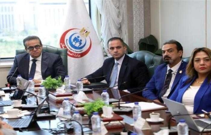 وزير الصحة يبحث مع البنك الدولي تعزيز التعاون في ملف القضية السكانية
