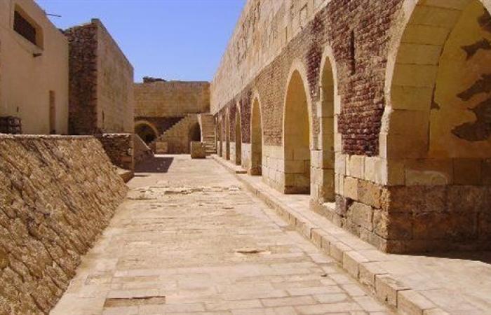 في ذكرى فك رموز حجر رشيد.. خبير آثار يرصد قصة الاكتشاف والخروج وفك الرموز