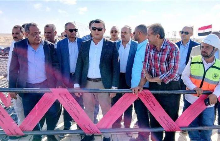 وزير الإسكان يتفقد مشروع إنشاء محطة لتحلية مياه البحر بمدينة العلمين الجديدة