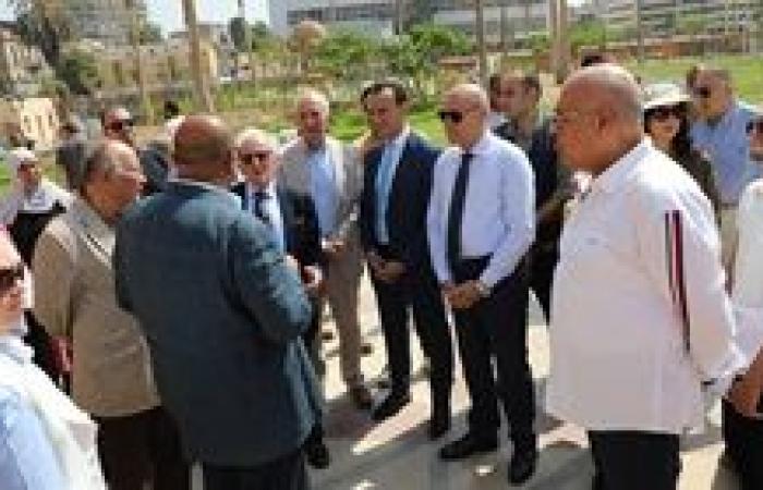 محافظ القاهرة يباشر أعمال التطوير بحديقة الأزبكية