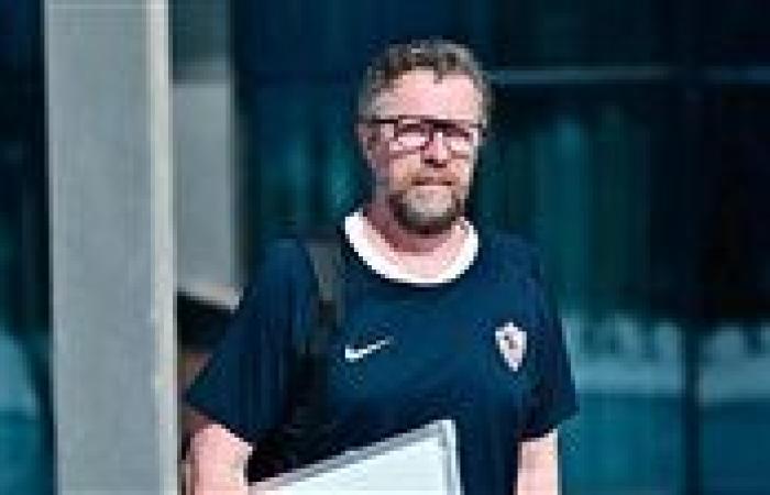 مجلس إدارة الزمالك يدرس توجيه الشكر لمدرب اليد فرانك موريس (خاص)