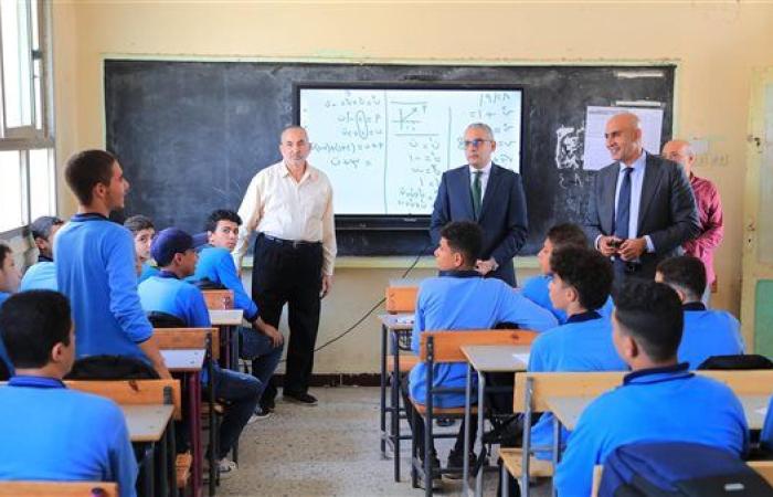 وزير التعليم يفاجئ مدارس الغربية بجولة ميدانية لمتابعة انتظام الدراسة وتسليم الكتب.. صور