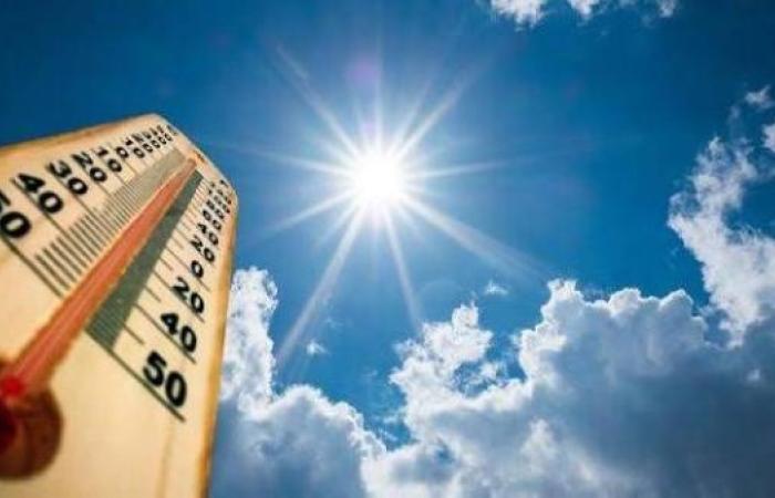 طقس الجمعة.. جو حارمع تكون سحب منخفضة خلال الليل والصباح