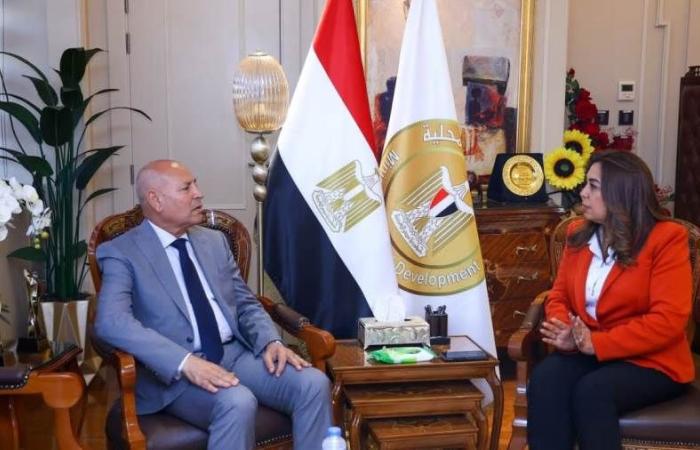 وزيرة التنمية المحلية ومحافظ القاهرة يبحثان تطوير شوارع الكوربة والعتبة وتحسين الخدمات بالمحافظة