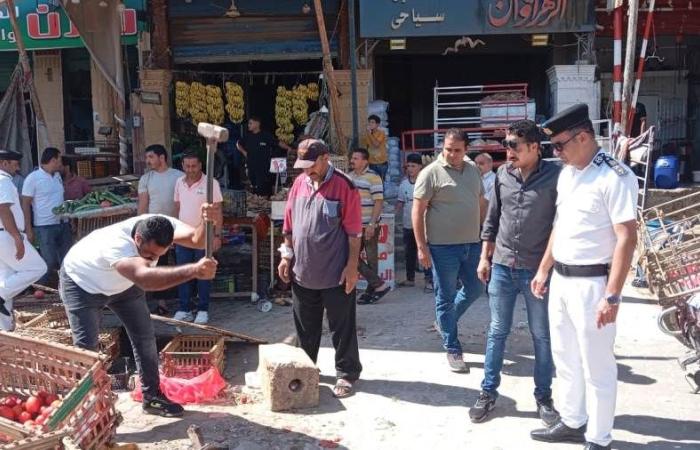 حملة موسعة لإزالة الإشغالات وغلق المحال المخالفة بالحي الثاني في العاشر من رمضان