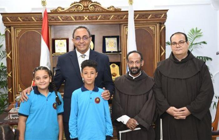 محافظ قنا يستقبل وفد مدرسة الراهبات الفرنسيسكانيات