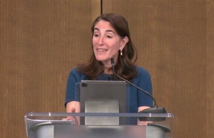 رئيسة بنك الاحتياطي الفيدرالي في كليفلاند تحذر من "وقت صعب" وسط ضغوط التضخم