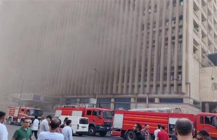 الدفع بـ"قوات الحماية المدنية لإخماد حريق سنترال رمسيس بوسط القاهرة (صور)