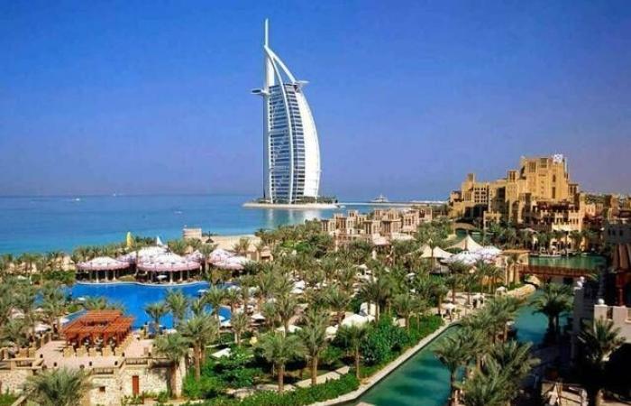 25
      ألف
      وظيفة
      جديدة
      بقطاع
      السياحة
      الإماراتي
      خلال
      2025 - غاية السعودية