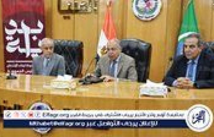 بالبلدي: محافظ
      المنيا
      يشهد
      توقيع
      بروتوكول
      تعاون
      مع
      “إعمار”
      لتأهيل
      500
      منزل