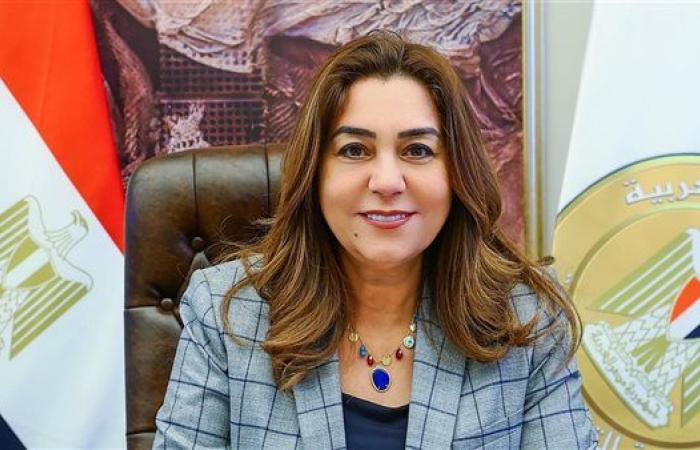 وزيرة التنمية المحلية: استغلال مساحات تراكم القمامة التاريخية في إقامة موقف للسيارات