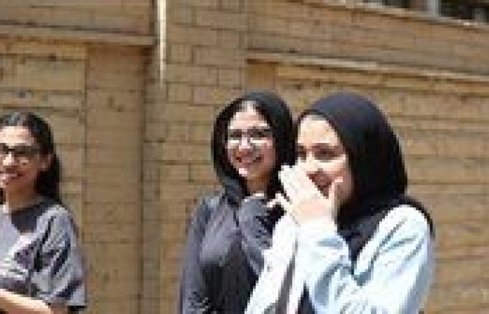 طلاب الثانوية العامة النظام القديم يؤدون امتحان الديناميكا غدًا