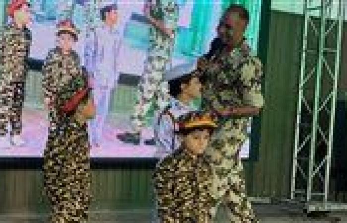 بمشاركة أطفال يرتدون الزي العسكري.. المطرب هيثم مصطفى يشعل المسرح بأغنية "أنا مصر"