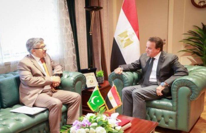 مصر و باكستان يبحثان سبل تعزيز التعاون الثنائي بين البلدين في القطاع الصحي