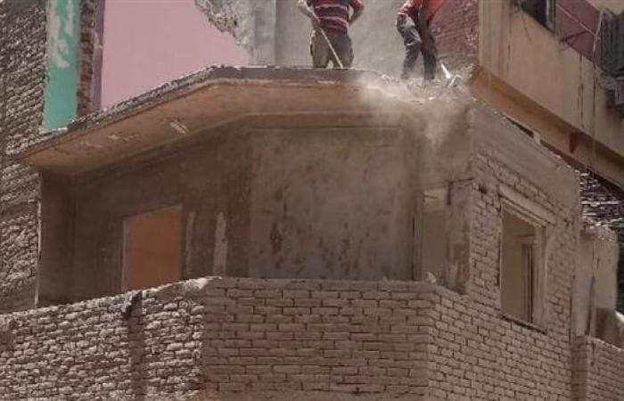 محافظ الجيزة: إزالة عقار آيل للسقوط وداهم الخطورة بحارة سوق الأحد