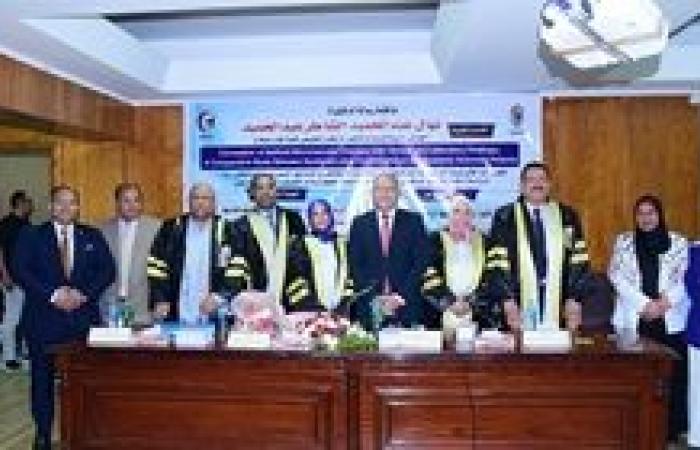 رئيس جامعة سوهاج يشهد مناقشة رسالة دكتوراة في أمراض الروماتيزم والتأهيل بكلية الطب البشري