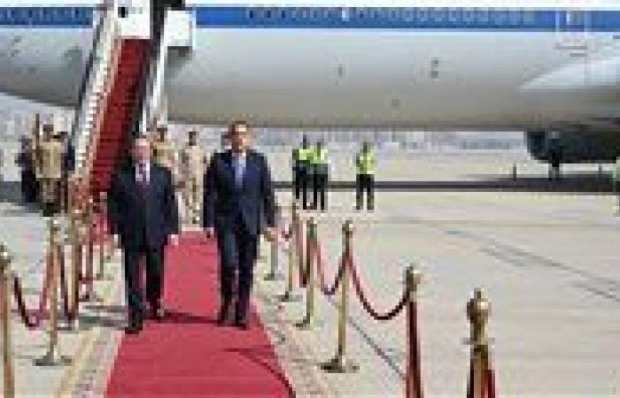 رئيس الوزراء يستقبل رئيس مجلس الدولة الصيني بمطار القاهرة الدولي