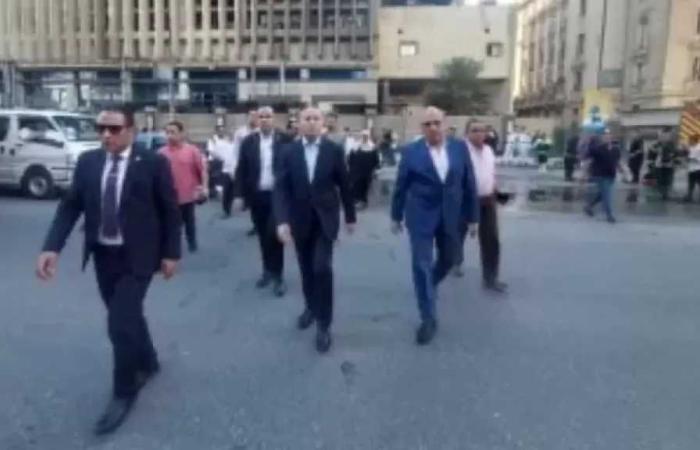محافظة
      القاهرة:
      تركيب
      4
      كبائن
      أمام
      سنترال
      رمسيس
      لربطها
      بالسنترالات
      المجاورة