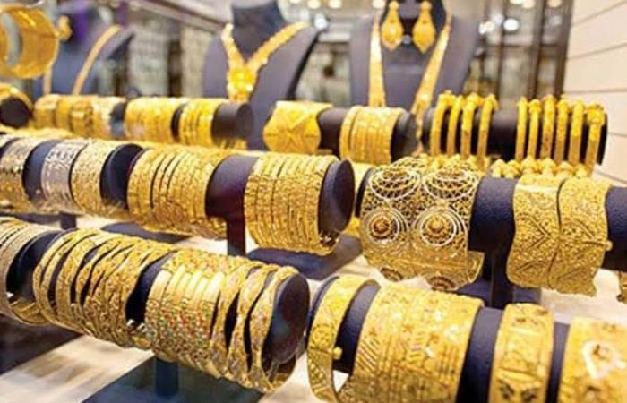 «آي صاغة»: الذهب يهبط دون 3300 دولار مع ارتفاع الدولار والعوائد