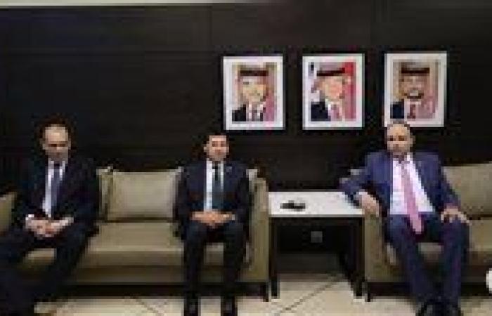 وزير الشباب والرياضة يصل إلى الأردن للمشاركة في تدشين الخطة التنفيذية للاستراتيجية العربية للشباب والسلام والأمن