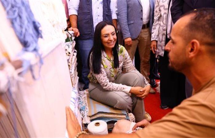 وزيرة التضامن تتفقد معرض "ديارنا للحرف اليدوية والتراثية" بالساحل الشمالي