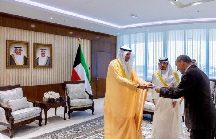 الكويت.. وزير الخارجية يتسلم نسخة من أوراق اعتماد سفير الجزائر الجديد لدى البلاد