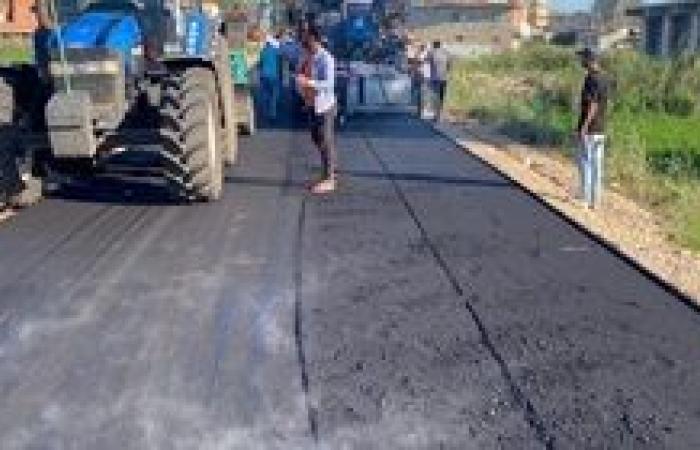 محافظ كفر الشيخ يتابع أعمال رصف طريق «عزبة يوسف - دار السلام» بطول 1260 م ببيلا