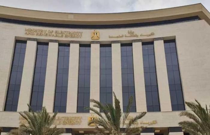 وزارة
      الكهرباء
      تنفي
      حدوث
      حريق
      في
      أي
      من
      محطات
      المحولات
      على
      مستوى
      الجمهورية