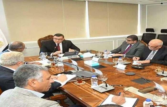وزير الإسكان يتابع موقف عددٍ من مشروعات مرافق مياه الشرب والصرف الصحي