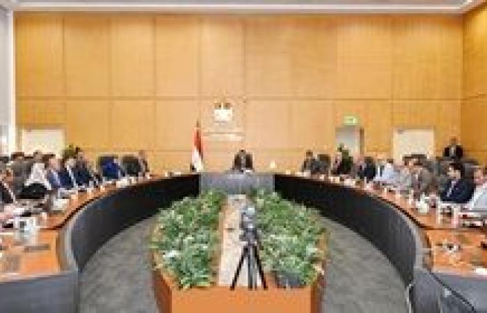الإسكان يعقد اجتماعا لمتابعة المشروعات السكنية بعددٍ من المدن والمحافظات