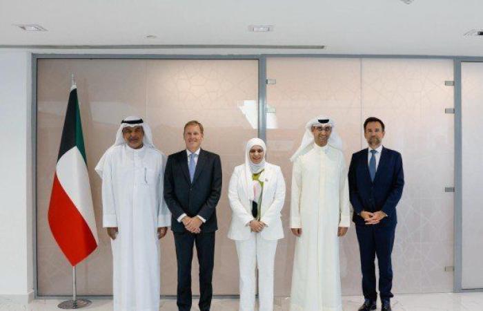 وزيرة المالية الكويتية تبحث مع نائب الرئيس التنفيذي لشركة "إيرباص" سبل التعاون المستقبلي
