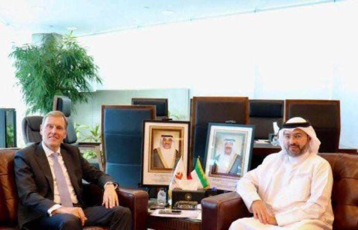 رئيس "الطيران المدني" يبحث والرئيس التنفيذي لشركة إيرباص التعاون في الصناعات الجوية وخدمات الطيران