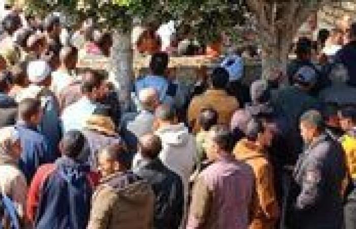 تشييع جثمان طالب لقي مصرعه بعد رشقه بحجر في المنوفية