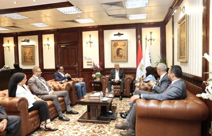 «لو
      عاوز
      تعمل
      مشروع
      صغير»..
      توفير
      تمويلات
      من
      الحكومة
      لتشجيع
      القطاعات
      الإنتاجية