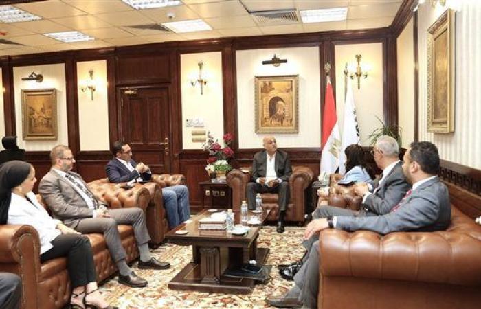 باسل
      رحمي:
      110
      مليون
      من
      جهاز
      تنمية
      المشروعات
      لتمويل
      المشروعات
      المتوسطة
      والصغيرة - غاية السعودية