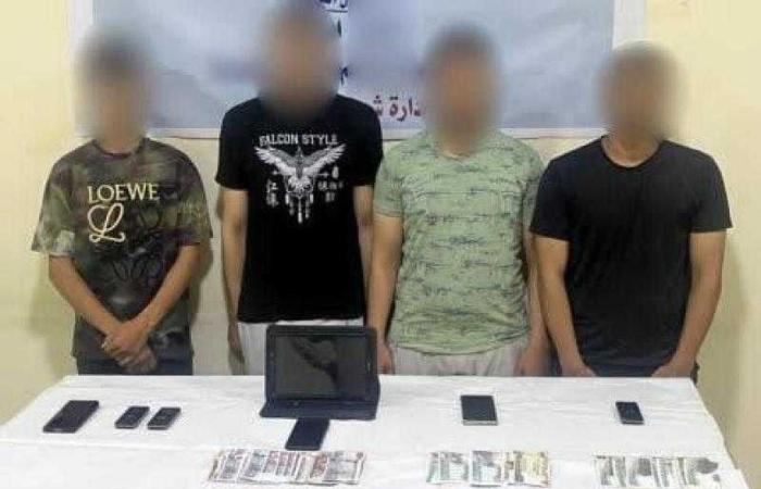 ضبط 4 أشخاص بالمنيا لقيامهم بالنصب والإحتيال على المواطنين والإستيلاء على بيانات بطاقات الدفع الإلكترونى الخاصة بهم