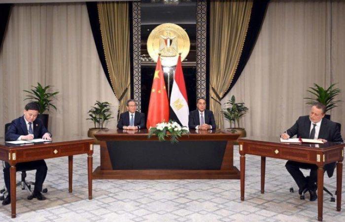 محافظا البنك المركزي المصري والصيني يوقعان مذكرة تفاهم لتشجيع استخدام العملات المحلية