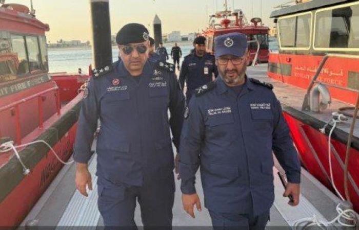 الكويت.. رئيس قوة الإطفاء يتفقد مركز (المهلب) للانقاذ البحري في مدينة صباح الأحمد البحرية