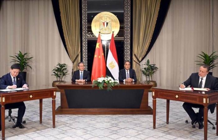 محافظ البنك المركزي يوقع مذكرة تفاهم مع نظيره الصيني لتعزيز التعاون المشترك بين الجانبين