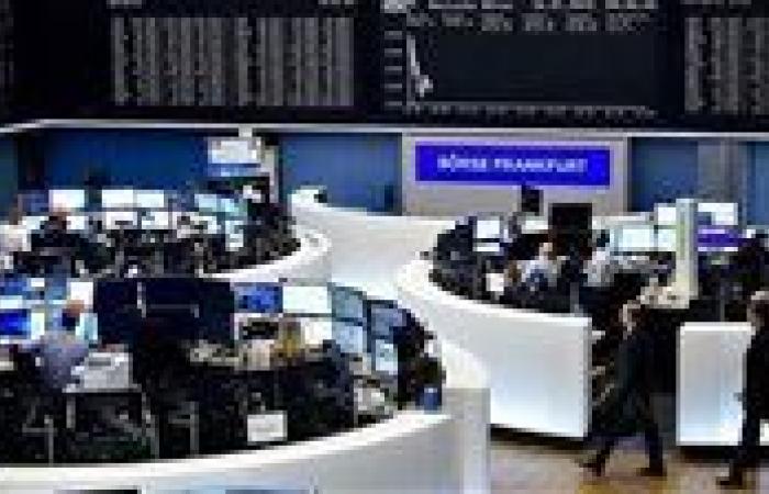 الأسهم الأوروبية تقلص مكاسبها الأسبوعية بعد تصعيد ترامب للحرب التجارية