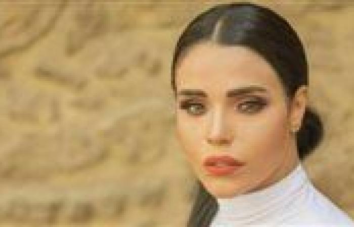 المطربة أمينة لمنتقدي الفنانين: عنيكم جايتنا الأرض.. اتقوا الله فينا