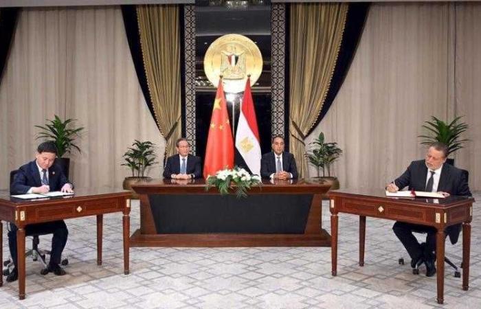 محافظ البنك المركزي المصري يوقع مذكرة تفاهم مع نظيره الصيني لتعزيز التعاون المشترك بين الجانبين