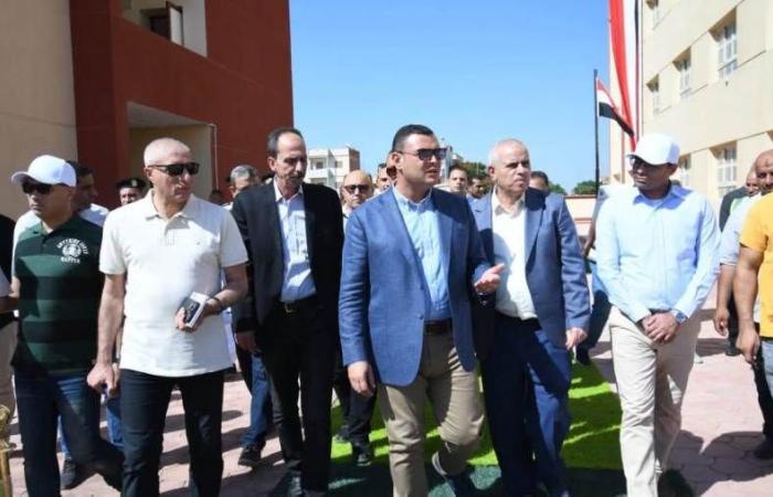 وزير الإسكان يختتم جولته بتفقد طرق النوبارية الجديدة