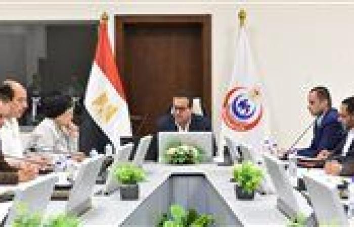 وزير الصحة يناقش عددا من الإجراءات لتعزيز جودة الخدمات الصحية المقدمة للمواطنين