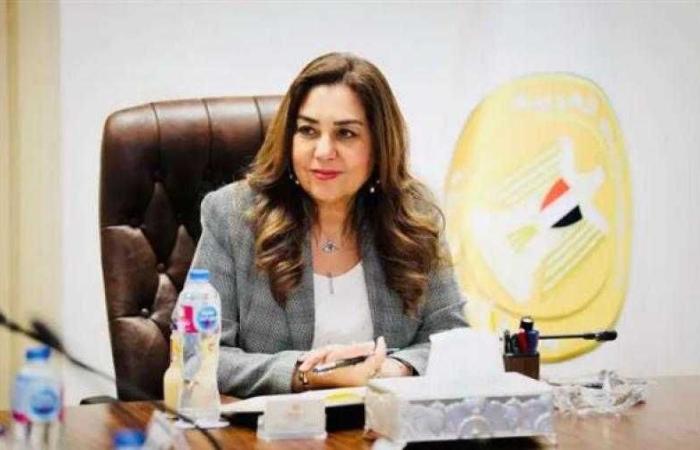 وزيرة التنمية توجه المحافظات بتيسير مشاركة صاحبات الحرف اليدوية فى المنافذ والمعارض الدائمة
