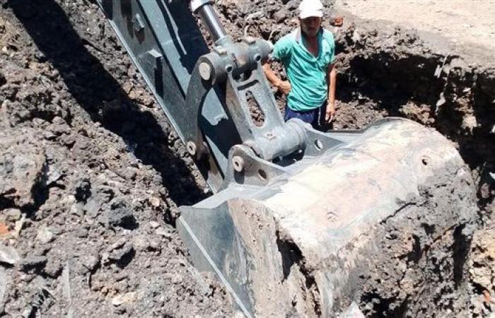 إصلاح كسرين بخط مياه الشرب بمحافظة كفرالشيخ