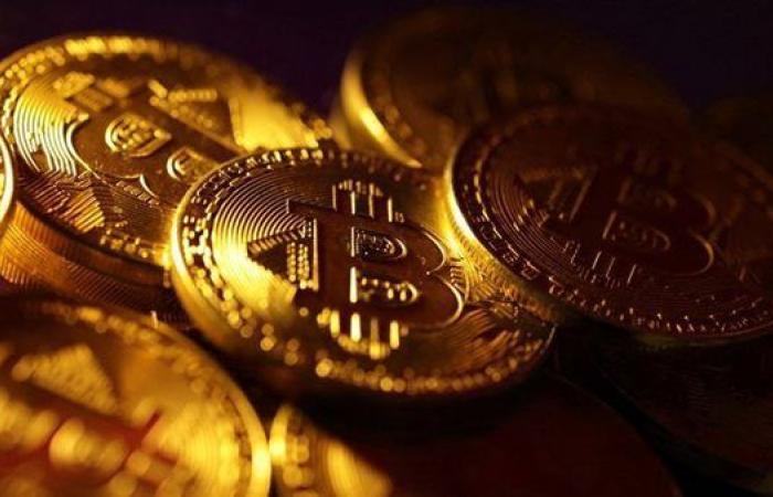 البيتكوين
      والذهب..
      ملياردير
      عالمي
      يحذر
      من
      انهيار
      العملات
      الورقية - غاية السعودية