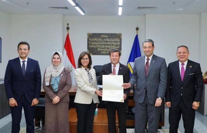 محافظ دمياط يبحث مع الأكاديمية الوطنية للتدريب تعزيز التعاون لتأهيل الكوادر وتمكين المرأة