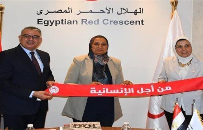 جامعة عين شمس تدعم العمل الإنساني بزيارة رسمية للهلال الأحمر المصري